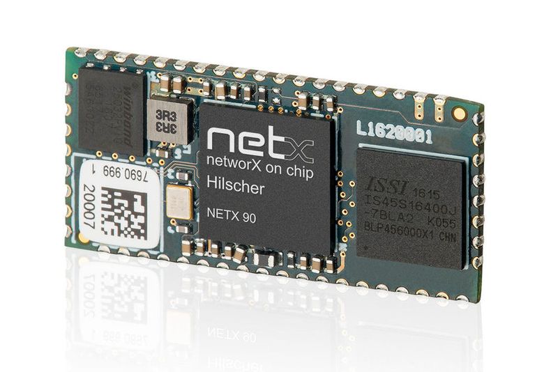 Hilscher stellt mit „netRAPID 90“ eine komplette netX90-basierte Kommunikationsanschaltung im kompakten Briefmarkenformat aus. Mit seinen integrierten Security-Funktionen und seinem CryptoCore soll das Produkt für die Sicherheitsanforderungen in IIoT-Anwendungen, wie Secure Boot und Transport Layer Security (TLS), gerüstet sein.  Halle 1, Stand 454 (Bild: Hilscher / faktorzwei GmbH)