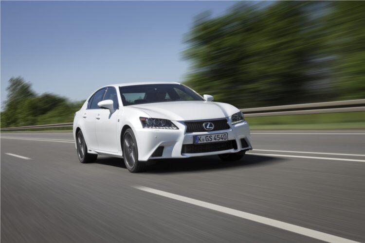 Der GS F verfügt über ein variables Fahrwerk und sportliche Designelemente. (Lexus)