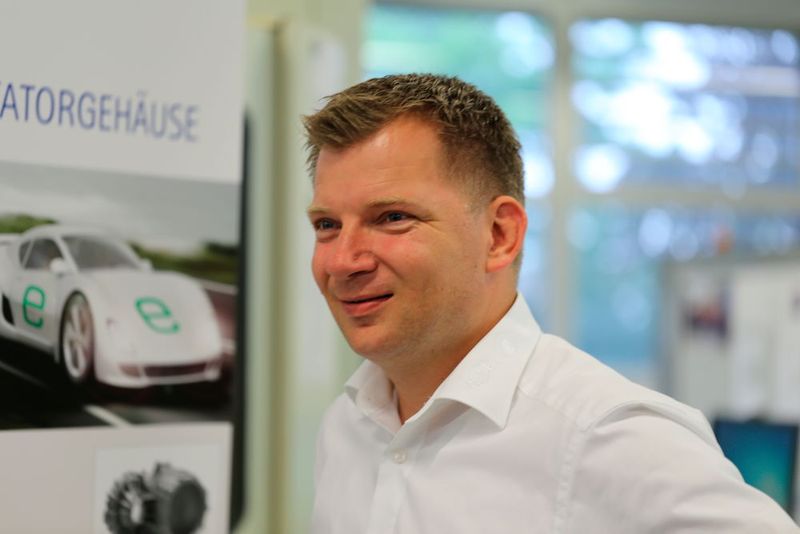 Besucher und Mapal-Entwicklungsexperten an den Fachpressetagen (Matthias Böhm)