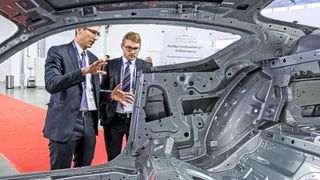 Wie können die Materialien für den Automobilbau effizienter und nachhaltiger werden? Die Referenten auf dem Leichtbau-Gipfel 2021 geben Einblicke in die neuesten Innovationen der Branche.  (Stefan Bausewein)