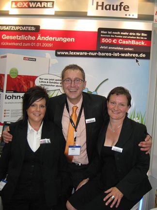 Hahn im Korb: Ralf Pelzl von Lexware und sein charmantes Team (Archiv: Vogel Business Media)