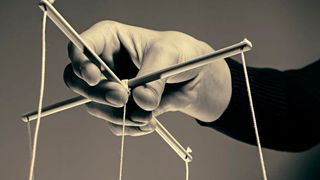 Die Autoindustrie hält die Fäden in der Hand und diktiert den Leiterplattenherstellern quasi nach Belieben die Preise. Selbst nachweisbare Kostensteigerungen mit Hinweis auf bestehende Verträge werden zur Seite gewischt. (Clipdealer)