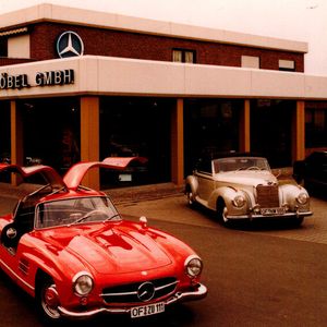 Sprung ins Jahr 1982: Hier ist dann auch der Stern zu sehen.(Bild:  Autohaus Heinrich Göbel)