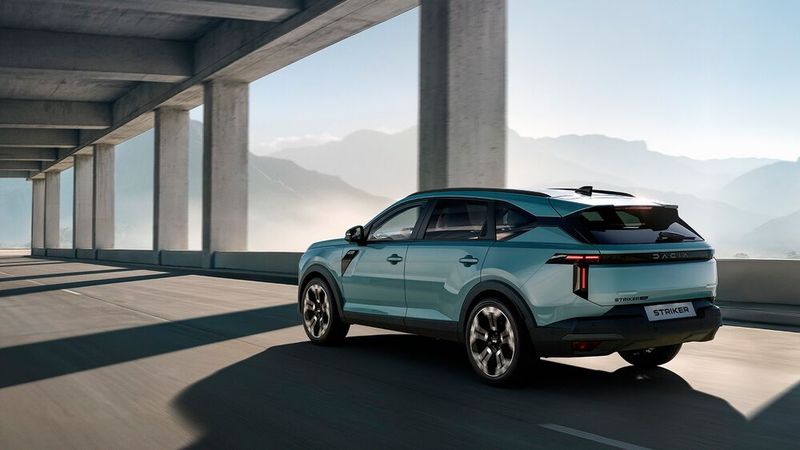 Geplant sind eine Hybridversion, optional auch mit Allradantrieb sowie eine LPG-Variante (Bild: Dacia)