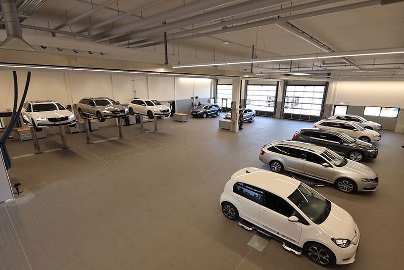 Auch die Werkstatt hat große Aufmerksamkeit bekommen. 800 Quadratmeter ist sie groß und hat 14 vollwertige Arbeitsplätze. (Bild: Schmolck)