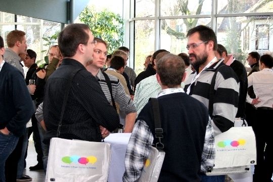 Die Teilnehmer nutzten den Kongress auch für den regen Austausch unter Berufskollegen (Archiv: Vogel Business Media)