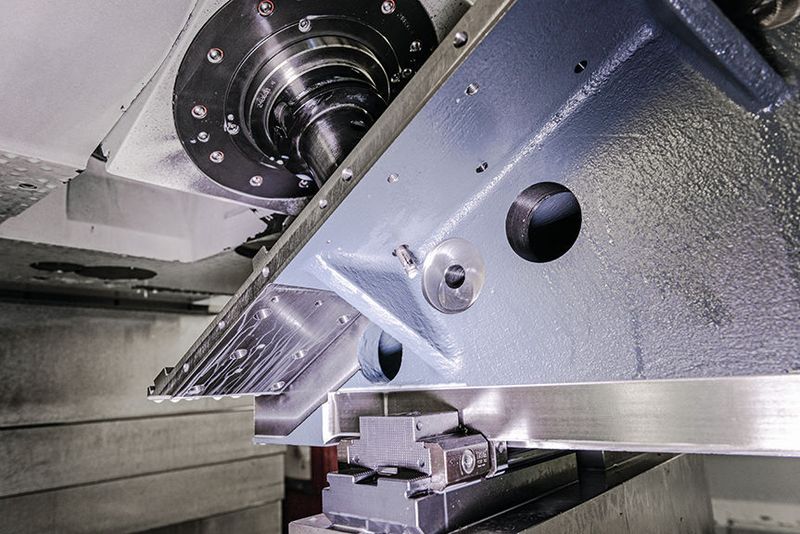 Das Rückwärts-Plan­senken macht das Umspannen des Werkstücks überflüssig, was nicht nur der Wirtschaftlichkeit, sondern auch der Präzision zugutekommt. Das Ziel des Wechsels vom Aufsteckwerkzeug zum autonom arbeitenden Heule-Werkzeug war eine deutliche Effizienzsteigerung. (Heule)