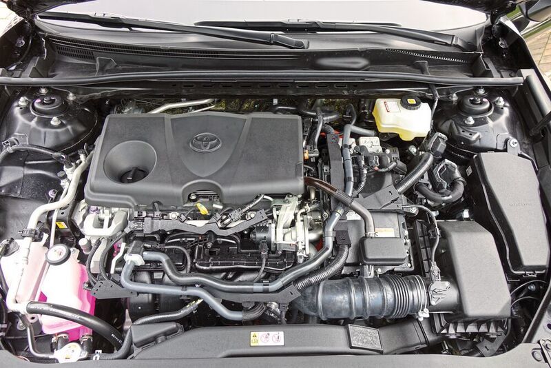 Der Benzin-Elektro-Zwitter besteht aus einem 2,5-Liter-Vierzylinder mit 177 PS und einer E-Maschine mit 88 kW. Macht nach Toyota-Rechnung zusammen 218 PS Systemleistung. (Sven Prawitz/»Automobil Industrie«)
