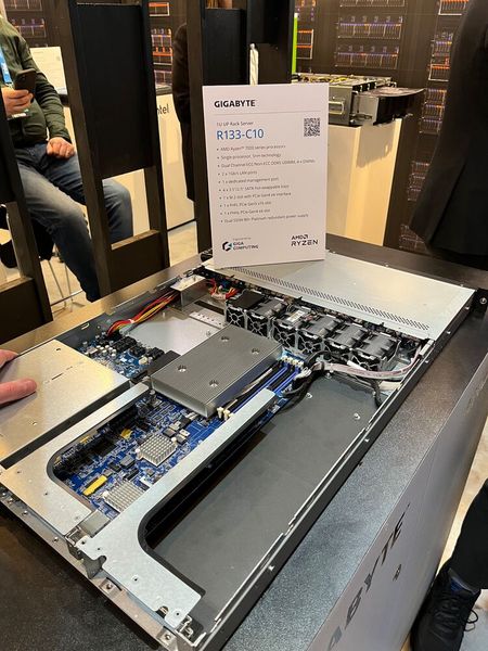 Dass Hardware ein großes Thema aud dem CloudFest war, leuchtet ein, denn ironisch gesprochen gibt es keine Cloud, sondern nur die Server fremder Leute. (Bild: IT-BUSINESS)