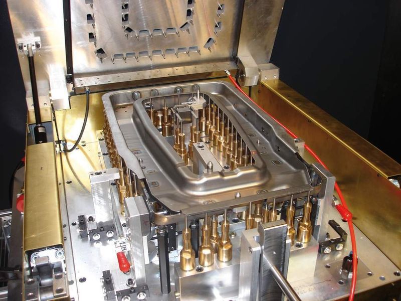 Laser-Remote-Schweißvorrichtung zur Herstellung von Pkw-Sitzkomponenten bei einem Automobilzulieferer. (Archiv: Vogel Business Media)