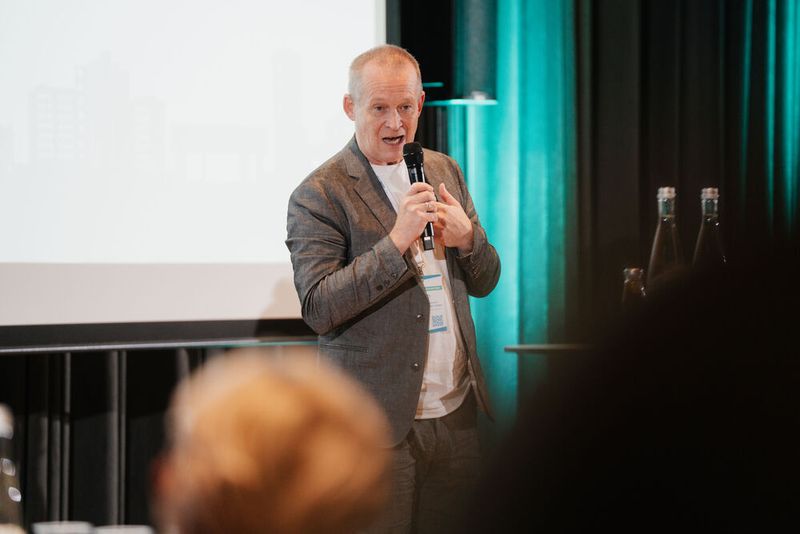 Michael Reez, Senior Enterprise Account Executive bei Sophos, machte die Bedeutung von Sicherheitsmaßnahmen deutlich. (Bild: Manuel Emme)