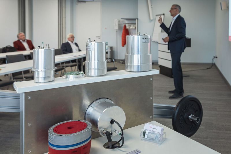 Unter dem Motto „Power of Electronics” versammelten wir am 18. und 19. Oktober 2022 sechs Elektronikkonferenzen in Würzburg: Entwicklerforum Leistungselektronik, DC/DC-Wandler-Tag, Schaltnetzteiletag, Batteriepraxis Forum, Praxisforum Elektrische Antriebstechnik und Cooling Days. Auch 2023 findet Power of Electronic statt. Merken Sie sich bereits jetzt den Termin vor: 17. bis 18. Oktober 2023.  (Bild: Stefan Bausewein )