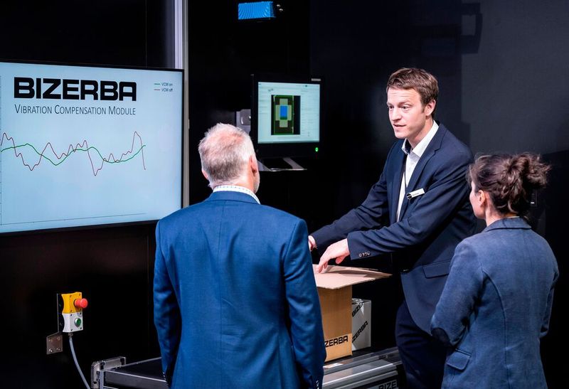 Bizerba-Innovationen auf der Parcel + Post Expo in Amsterdam! Das Vibration Compensation Module etwa gehört dazu. Es bietet, wie Bizerba sagt, eine „intelligente“ Ergänzung für zuverlässige Gewichtserfassung trotz Störfaktoren. Lesen Sie hier mehr dazu ... 