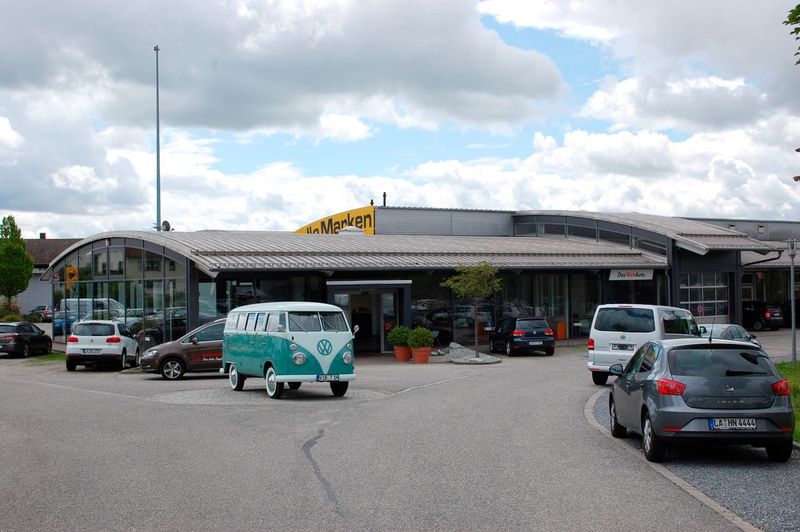 Das spanische Fabrikat ist in die bisher vom Gebrauchtwagenkonzept „Aut.OS“ genutzten Räume eingezogen. (Bild: Ostermaier)