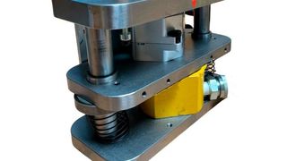 Das ist eine Neuheit, die es ab Oktober für die Minispritzgießmaschine Holipress von Holimaker geben wird: das hydraulische Werkzeugspannsystem HPC014. (Bild: Holipress)