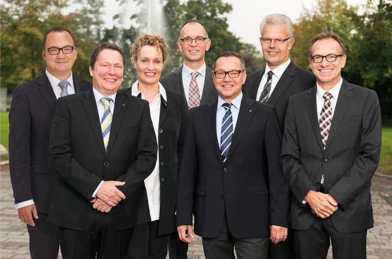 Wago-Geschäftsleitung (von links): Christian Sallach (Geschäftsleitung Marketing), Sven Hohorst (Geschäftsleitung Interconnection), Tordis Eulenberg (Geschäftsleitung Personal, Organisationsentwicklung und Projekt-Management), Dr. Thomas Albers (Geschäftsleitung Automation), Axel Börner (Geschäftsleitung Finanzen und IT), Ulrich Bohling (Geschäftsleitung Produktion) und Jürgen Schäfer (Geschäftsleitung Vertrieb). (Bild: Wago)