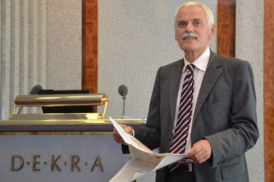 Prof. Willi Diez: „Das Potenzial der Carsharing-Nutzer in Deutschland dürfte bei 2,9 Millionen liegen. Carsharing wird also nicht das Ende des Automobilhandels sein. Jedoch wird der Berliner Autohändler diese Angebote eher verspüren als der Händler auf dem Lande.“ (Foto: Michel)