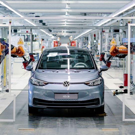 Bei VW stehen die Bänder weiter still.(Bild:  Volkswagen)