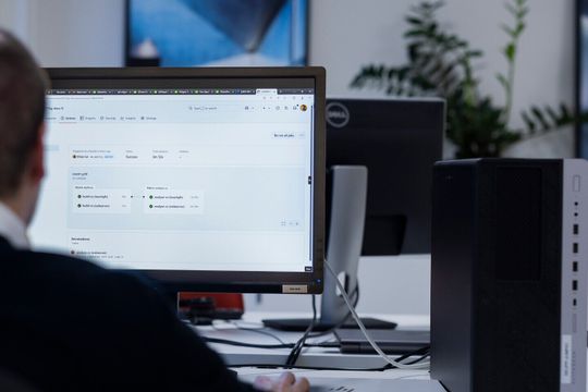 Moderne SDV-Entwicklung mit der IAR Plattform: reproduzierbare Builds, langfristige Support-Services (LTS) und validierte Toolchains, integriert in GitHub-basierte DevOps-Workflows(Bild:  IAR)