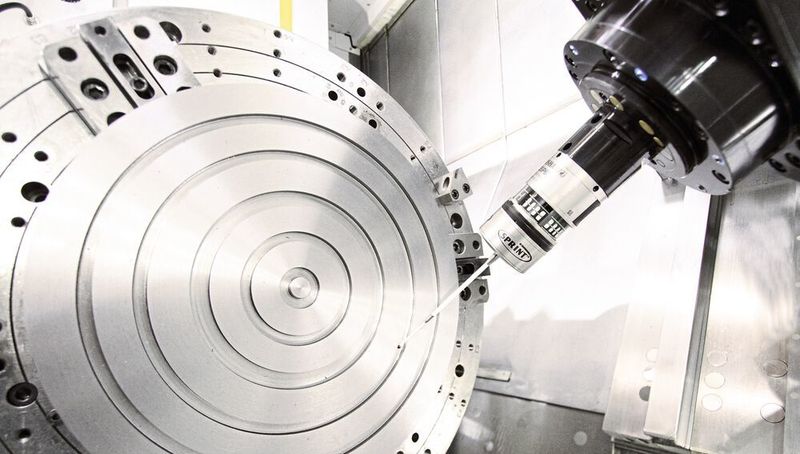 Hohe Genauigkeiten werden unter anderem durch eine scannende Vermessung des Werkstückes mittels Renishaw Sprint Messtaster erreicht. (Niles-Simmons)