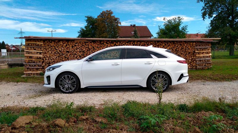 Kleine Fenster, riesige Türen: Das erinnert an den Mercedes CLS und war auch da schon Geschmackssache. (Bild: Thomas Günnel/Automobil Industrie)