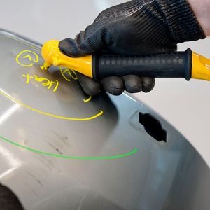 Das Push-Tool dient zur Rückformung von Stoßfängern. (Bild:  Mirka)