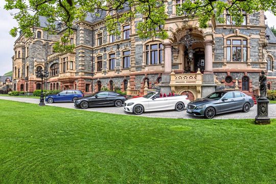 Bei Mercedes Flexperience gilt: Wer die C-Klasse abonniert, kann kostenlos zwischen Cabrio, Coupé, Limousine, Kombi oder SUV wechseln. Bei Mercedes Flexperience gilt: Wer die C-Klasse abonniert, kann kostenlos zwischen Cabrio, Coupé, Limousine, Kombi oder SUV wechseln.