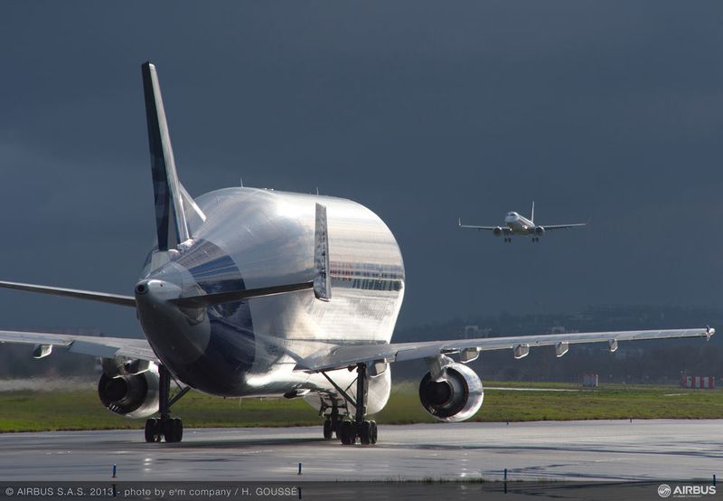 Airbus konnte die erste Konzeptphase für das Frachtflugzeug Beluga XL abschließen, die neue Generation der Großraumtransporter basiert auf dem A330. (Airbus)