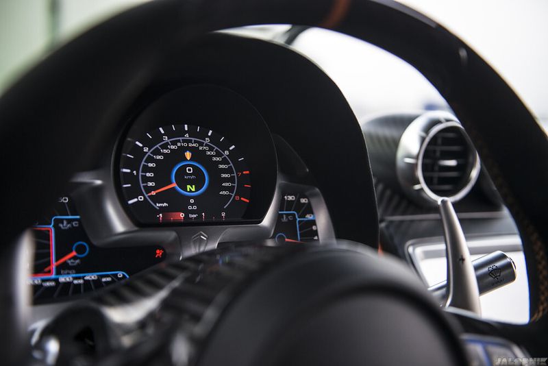Da kommt Rennfahrer-Feeling auf: Das Cockpit des One:1. (Bild: Koenigsegg)