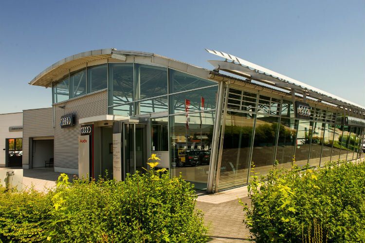 Im Holzer-Hangar wird weiterhin die Marke Audi gehandelt. (Foto: Ostermaier)