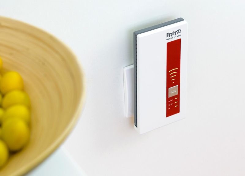 Der Fritz!WLAN Repeater DVB-C kann frei empfangbares Kabelfernsehen ins Heimnetzwerk streamen. (Bild: AVM)