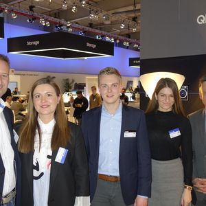 (v. l.) René van Rijn, First Wise Media, Aline Gauthier, Samsung, Philipp Heins, First Wise Media, Anna Chleboradova und Wojtek Rudko, Samsung.(Bild: IT-BUSINESS)