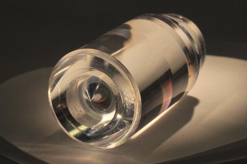 Diese Pinzette greift Objekte mit Laserlicht, ohne sie zu berühren.  (Bild: TU Ilmenau)