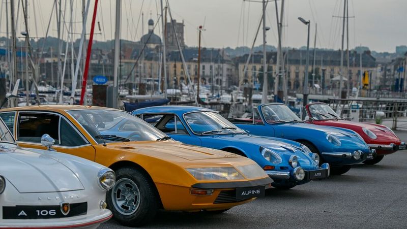 Zwischen A310 und A110 liegen mehr als fünf Jahrzehnte. (Bild: Renault)