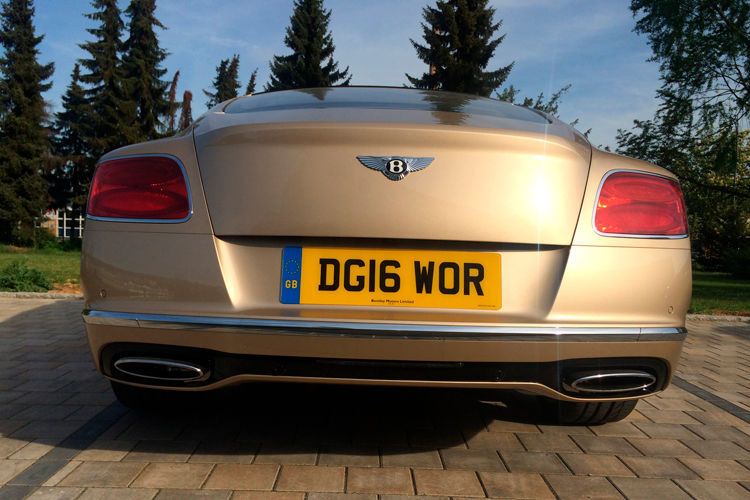 Ob von vorne, von der Seite oder von hinten – der Bentley Continental GT zieht von allen Seiten die Blicke auf sich. (Foto: Michel / »kfz-betrieb«)