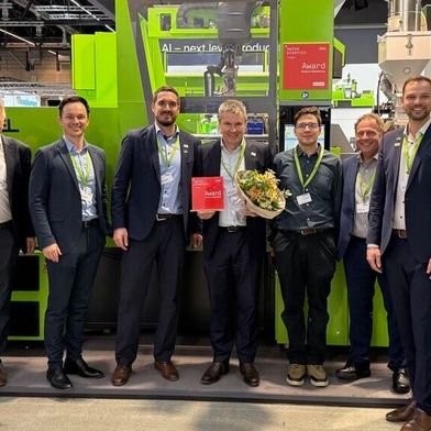 The Engel team presented the first autonomous injection moulding cell at Swiss Plastics Expo 2026. The solution reduces setup times, saves material and ensures consistently high quality – winning over the professional audience. (Source: Engel)