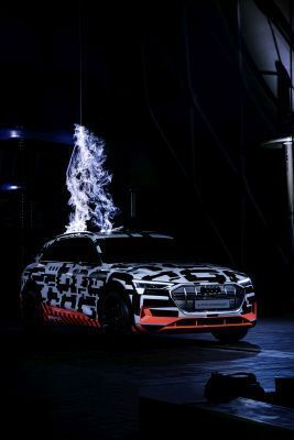 Der Audi e-tron-Prototyp im Faraday‘schen Käfig des Siemens-Schaltwerks Berlin. (Audi)