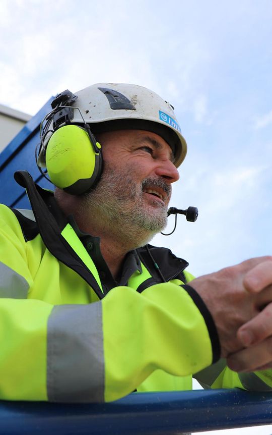 Martin Feldmann, Geschäftsführer der BRT AG: "Dank der optischen Sortierung können wir das Material als Primärkies wieder in Umlauf bringen.“ (Bild:  © BRT)