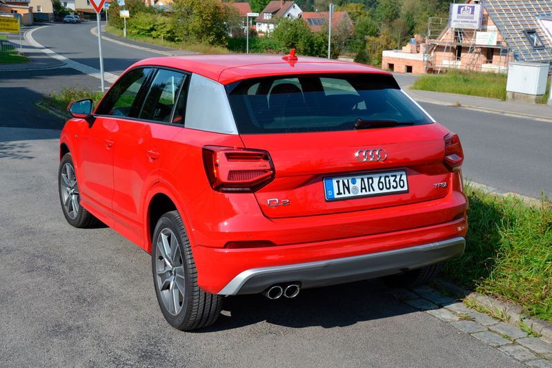 Am Heck formen ein Dachkantenspoiler und ein Diffusor mit Unterfahrschutzoptik einen schicken Abschluss. (Michel/»kfz-betrieb«)