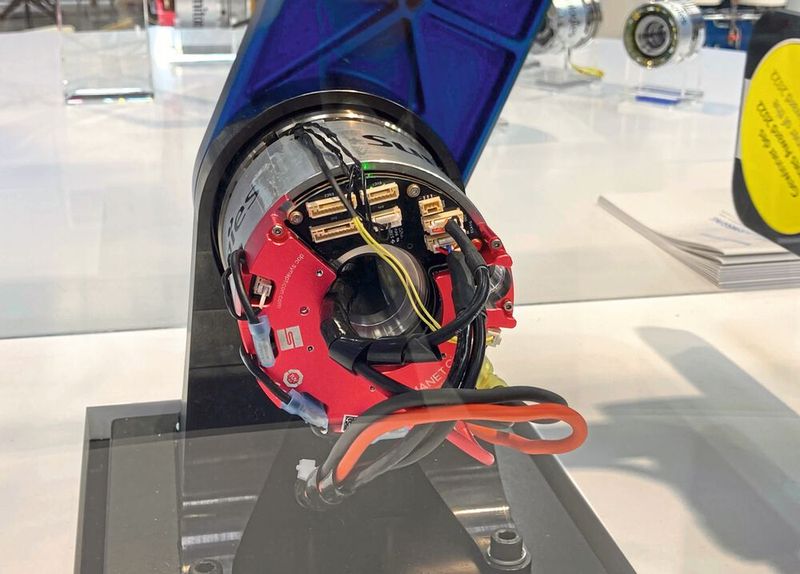 Die Aktuatoren bieten eine hohe Leistungsdichte auf kleinem Bauraum bei geringem Gewicht. (Bild: Stefanie Michel)