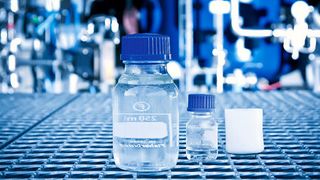 Audi produziert in einer Anlage in Dresden den weltweit ersten Diesel mit Kohlendioxid aus der Luft und Wasserstoff aus der Elektrolyse von Wasser per Ökostrom. (Foto: Audi)