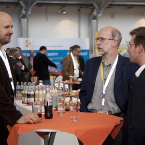 In entspannter Atmosphäre ergaben sich in der Kaffeepause neue Kontaktmöglichkeiten. (D. Vogt, Vogel Business Media)