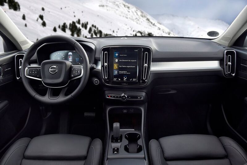 Wie bei seinen anderen Modellen verzichtet Volvo auch im XC40 weitestgegend auf Knöpfe und Schalter, sämtliche Funktionen sind über den neun Zoll großen Touchscreen im Tabletformat bedienbar. (Volvo)