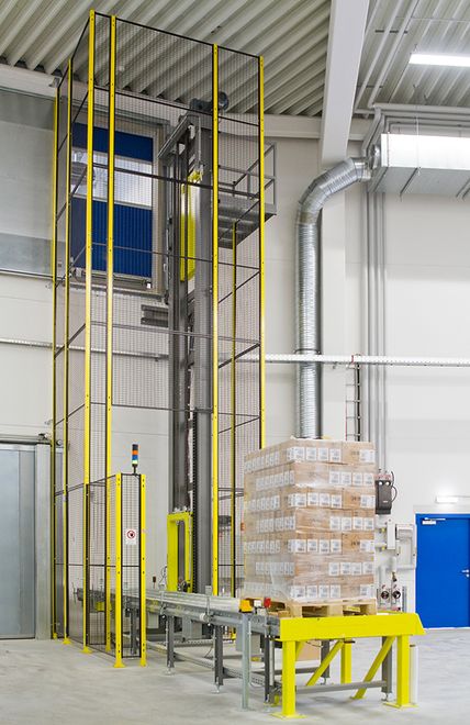 Palettenlift-Vertikalfoerderer-01.jpg (Förster & Krause GmbH)