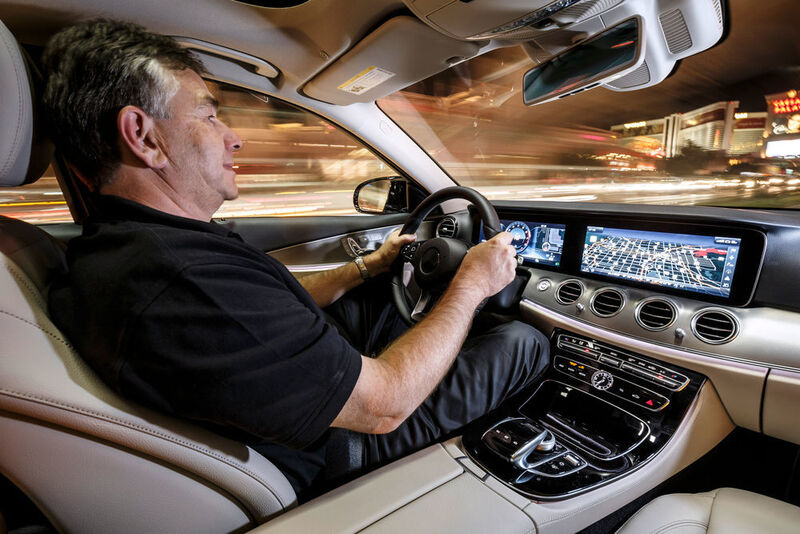 ... wie das „Widescreen Cockpit“ aus Tagen der Erprobung des Systems verdeutlicht. (Daimler)