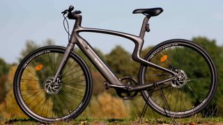 Das Carbon 1 ist aktuell eines von zwei Urtopia-Modellen mit smarten Bordcomputer-System. (Bild: SP-X/Mario Hommen)