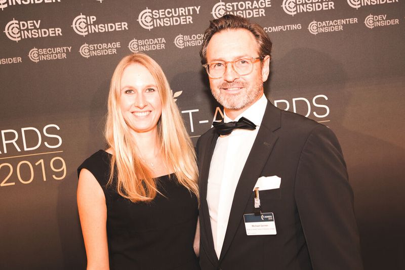 Bald geht es los! Laura Schreiber und Michael Gerner von ARUBA - a Hewlett Packard Enterprsie company. (Bild: artful rooms / VIT)