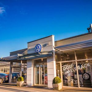 Das VW-Autohaus in Meschede ist jetzt der fünfte Standort der Hofmann-Gruppe.(Bild:  Autohaus Hoffmann)