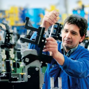 Für den weltweiten Maschinenbau ging es 2015 nicht wirklich aufwärts, Währungsschwankungen gaukeln in Dollar allerdings ein Wachstum von 10 % vor.