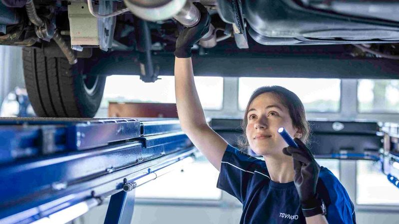 Seit November 2025 gibt es den HU-Bericht auch in digitaler Form. Doch die bringt Fahrzeughaltern bislang nicht wirklich Vorteile.(Bild:  TÜV Nord)